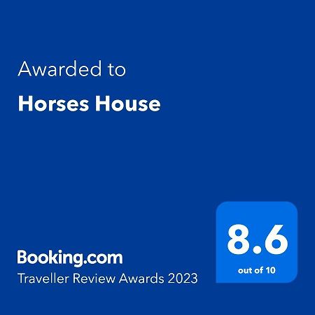 Horses House Apartment คีราค ภายนอก รูปภาพ