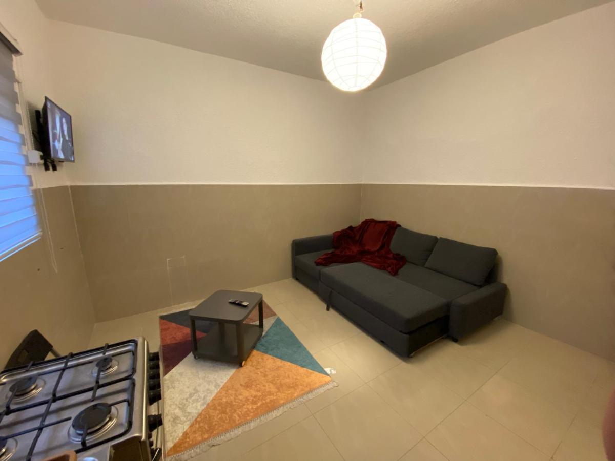 Horses House Apartment คีราค ภายนอก รูปภาพ